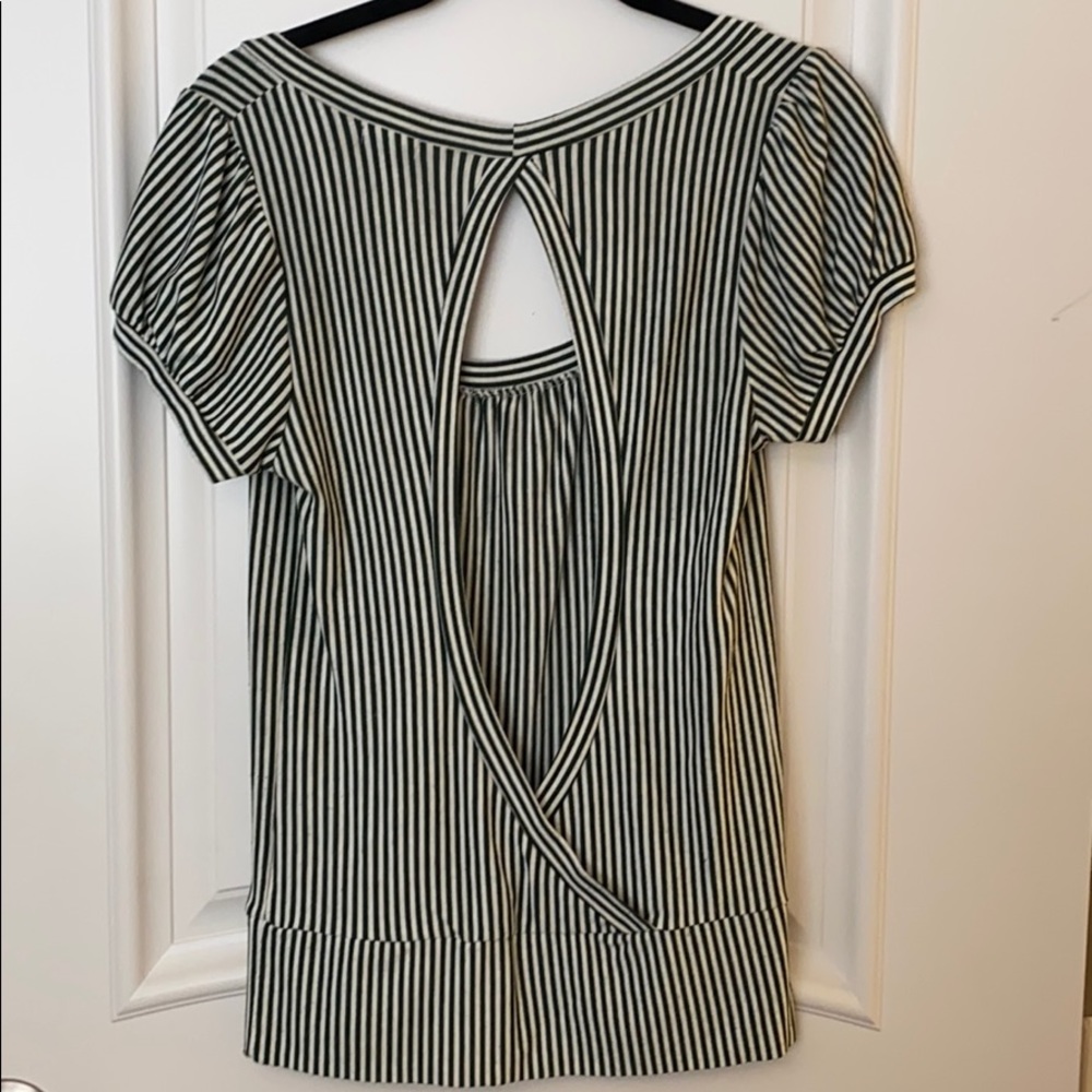 Keyhole back tee - Picture 2 of 6